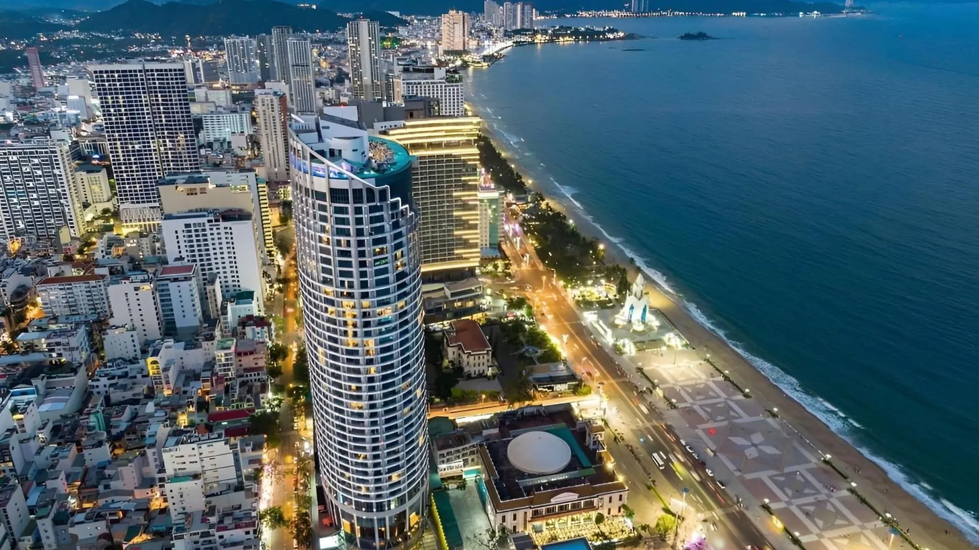 Апартаменты Panorama Beachfront Studio By Nest Group Нячанг